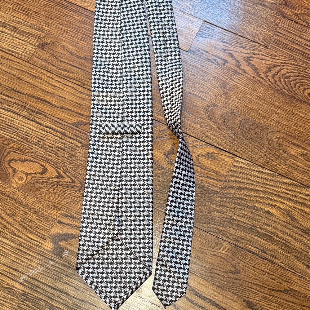 Classic Black and White Houndstooth Tie - Picture 3 of 3